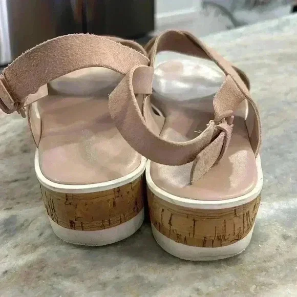 Marc Fisher Women’s Sandals Suede Blush Color Sz 9M - Picture 5 of 14